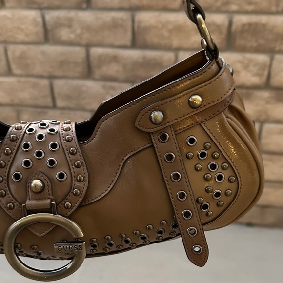 Vintage Guess Studded Brown Leather Shoulder Bag preowned - Picture 4 of 16